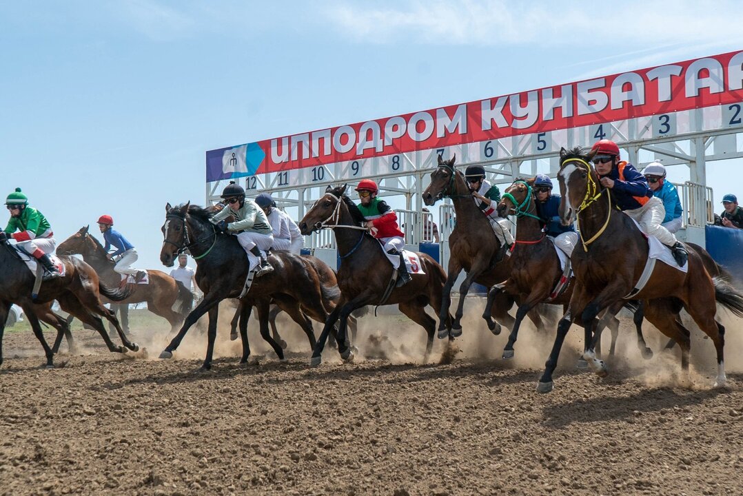 СКАЧКИ в с. Кунбатар 13.04.2024 в честь Года Семьи и праздника Ораза-Байрам